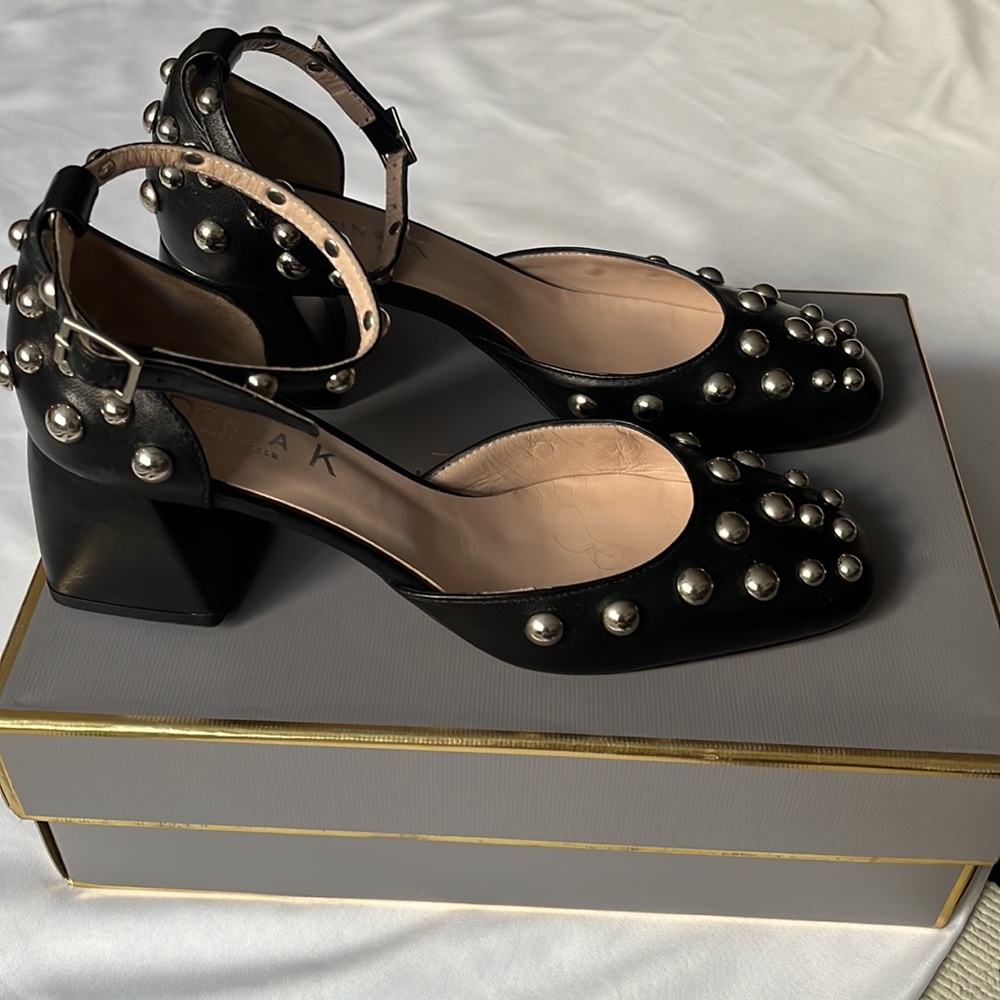 Donna K Vera pelle black pumps